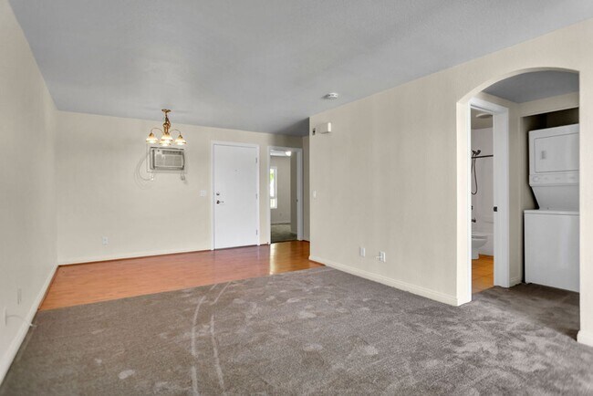 Building Photo - Great 2/1 condo close to SDSU and Colina Del Sol Park!