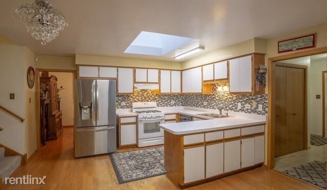 Building Photo - 4 br, 3 bath House - 10837 Lorel Avenue
