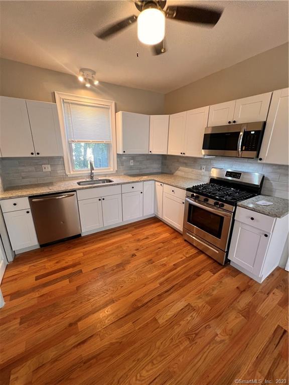 Renovated kitchen - 303 Quaker Ln S