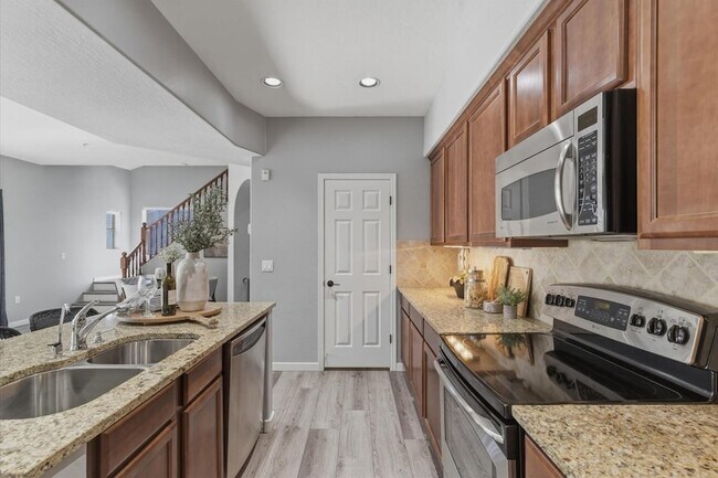 Building Photo - 3935 E Rough Rider Rd