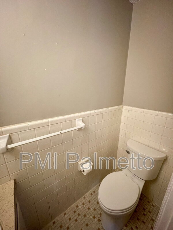 Building Photo - 3732 Hickory St