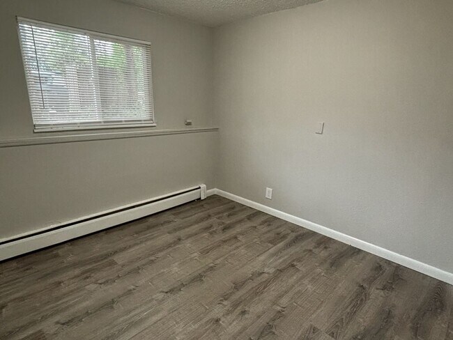 Building Photo - 340 Gahart Dr