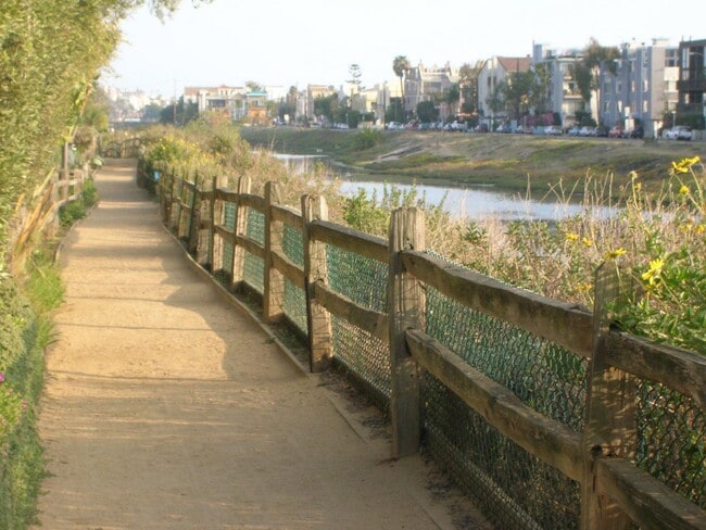 1 block block to the marina - 2707 Strongs Dr