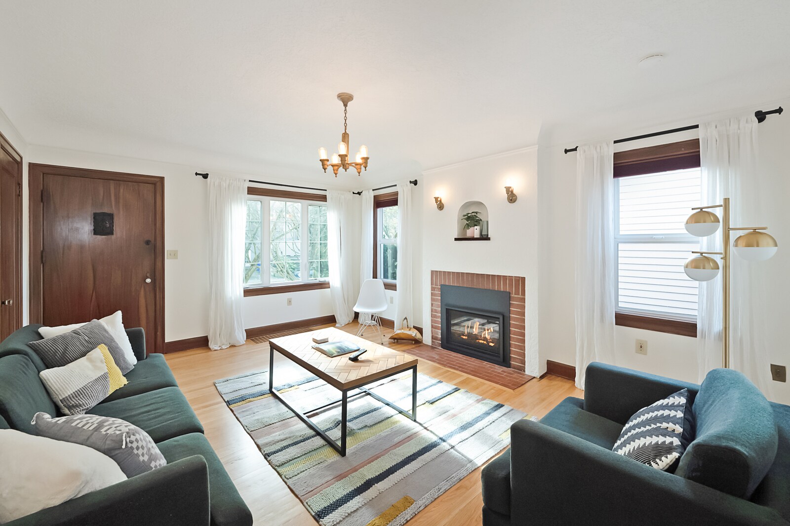 Building Photo - 2323 SE Pine St