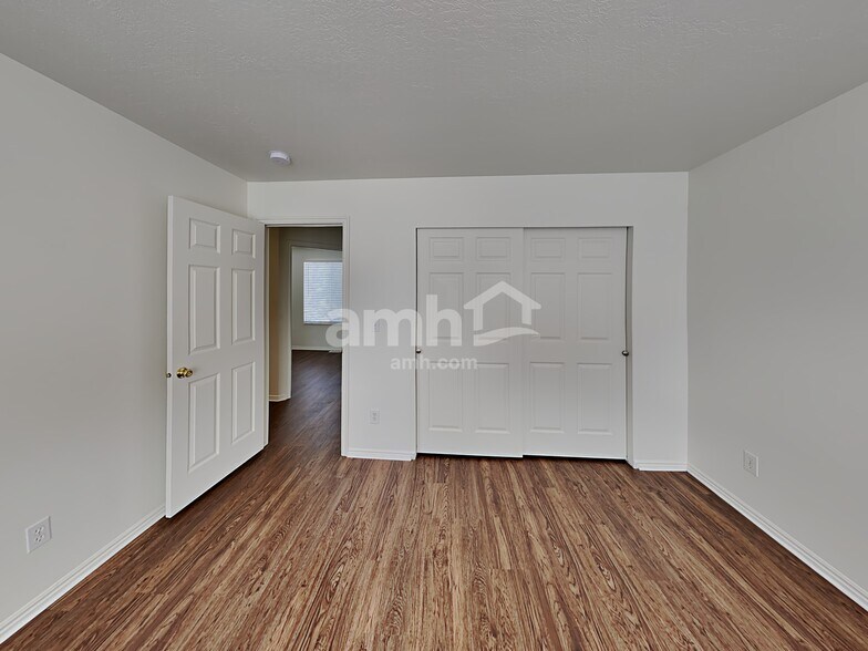 Building Photo - 923 Canfield Dr