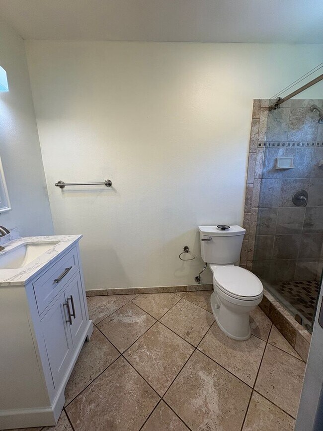 Building Photo - Prestigious Home In Outstanding Location! ...