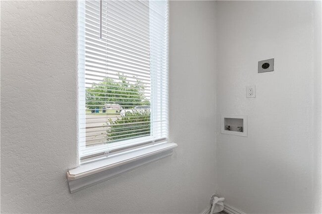 Building Photo - 109 2nd Ave SW