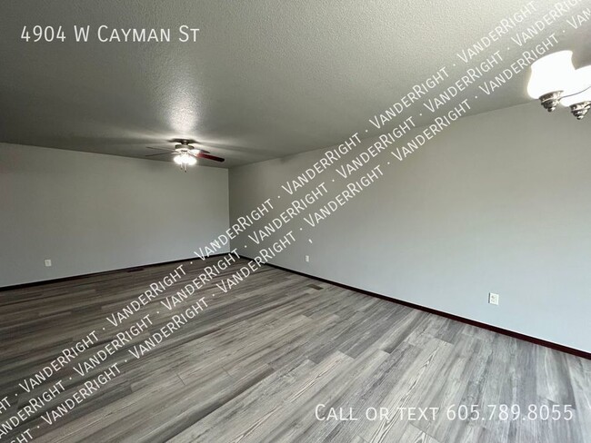 Building Photo - 4904 W Cayman St