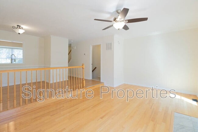 Building Photo - 405 Lakeview Ct
