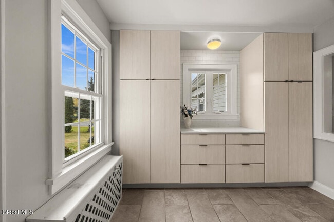 Building Photo - 2415 W Old State Rd