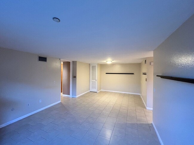 Building Photo - Beautiful 2B/2BA Condo in Mission Hills for Rent!