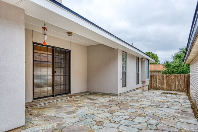 Building Photo - 14823 River Glen N