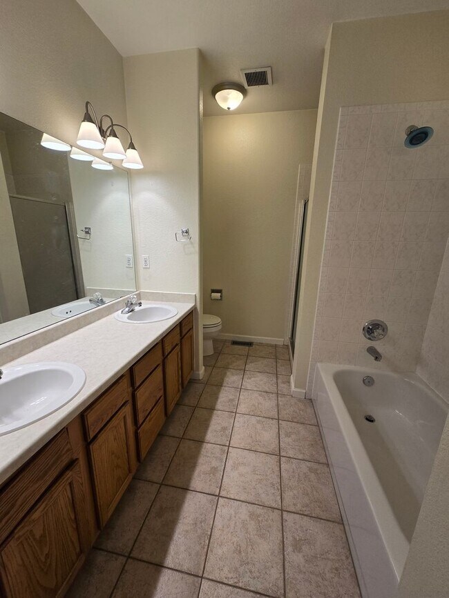 Building Photo - Spacious Townhome with Oversized 2-Car Gar...