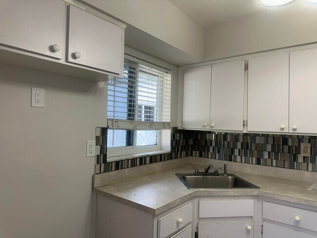 Building Photo - 6109 SW 30th St