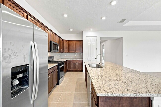 Building Photo - 5342 SW 71st Ave