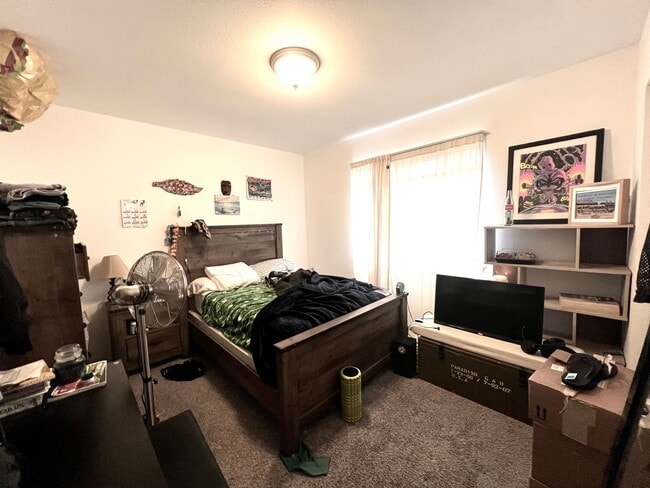 Building Photo - Remodeled 3-Bedroom Duplex Home in North G...
