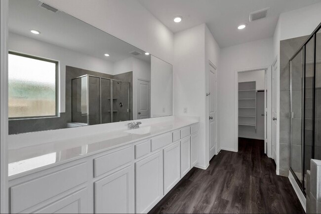 Building Photo - 19179 Pinewood Grove Trl