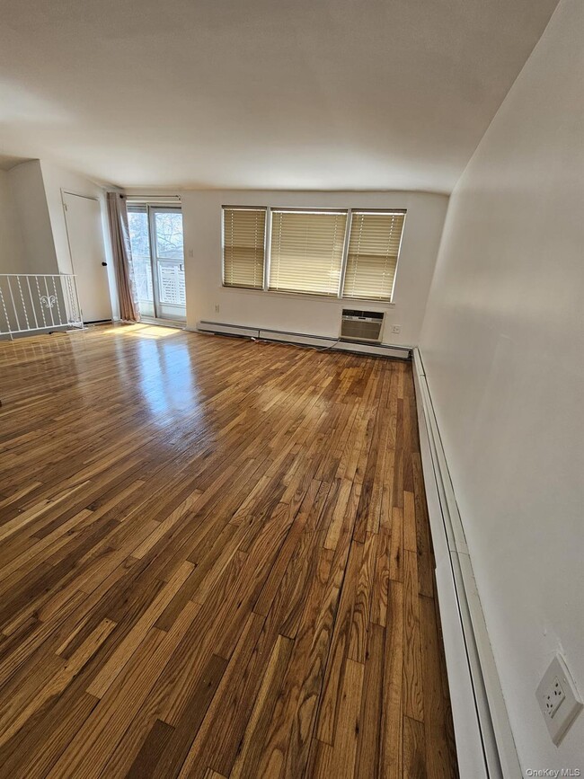 Building Photo - 1259 E 68 St