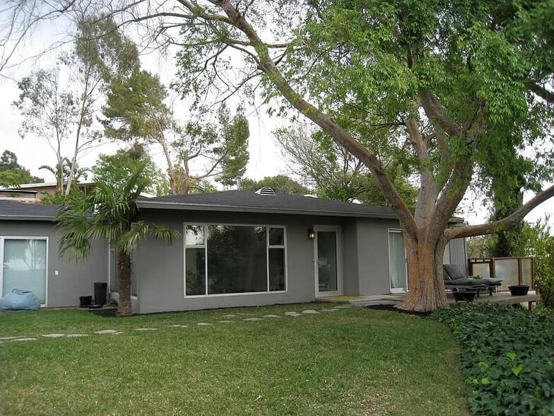 mid-century single level home - 4608 Nob Hill Dr