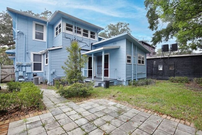 Building Photo - Beautiful 1/1 Spacious Apartment in the He...