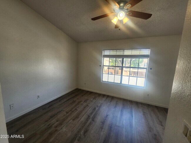 Building Photo - 6607 W Jamaica Dr