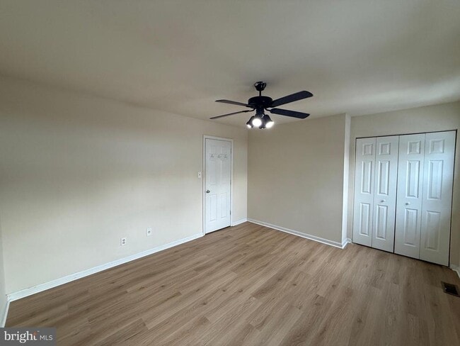 Building Photo - 405 Olde Greenwich Cir