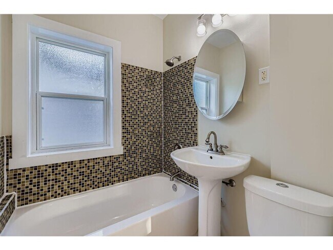 Building Photo - 1683 Minnehaha Ave E