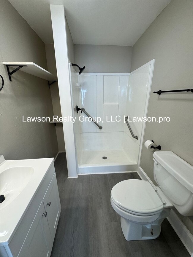 Building Photo - Updated Four Bedroom Home Close to Downtow...