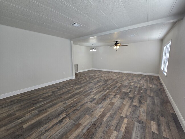 Building Photo - 2875 Bay Ave