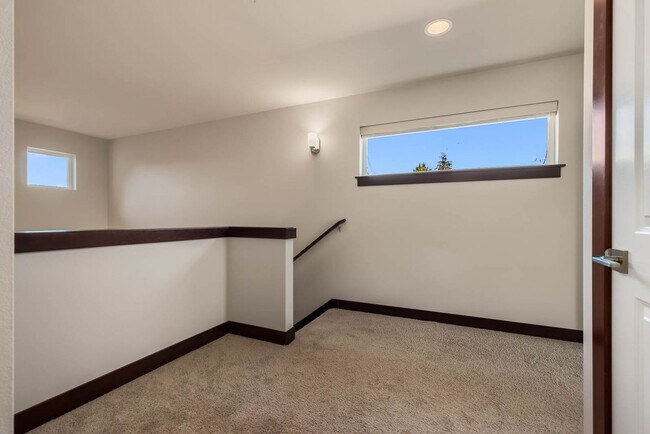 Building Photo - Modern Bothell Home in Kingsbury Community