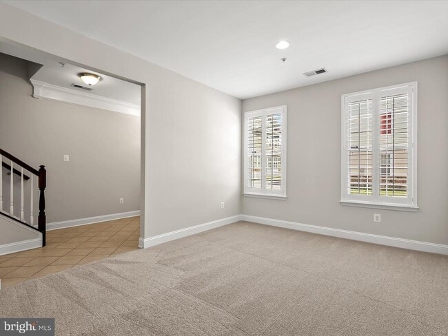 Building Photo - 5803 Lois Ln