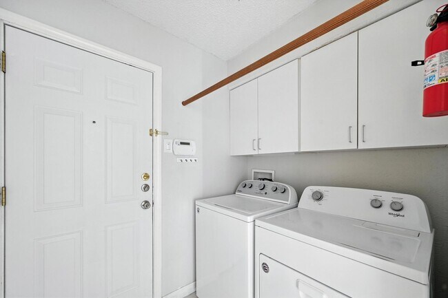 Building Photo - Beautiful 4-Bedroom Home in Sought-After Plano
