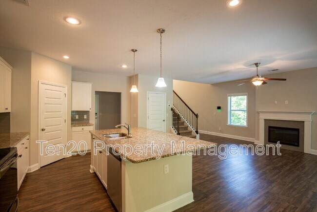 Building Photo - 7272 Sorrel Dr
