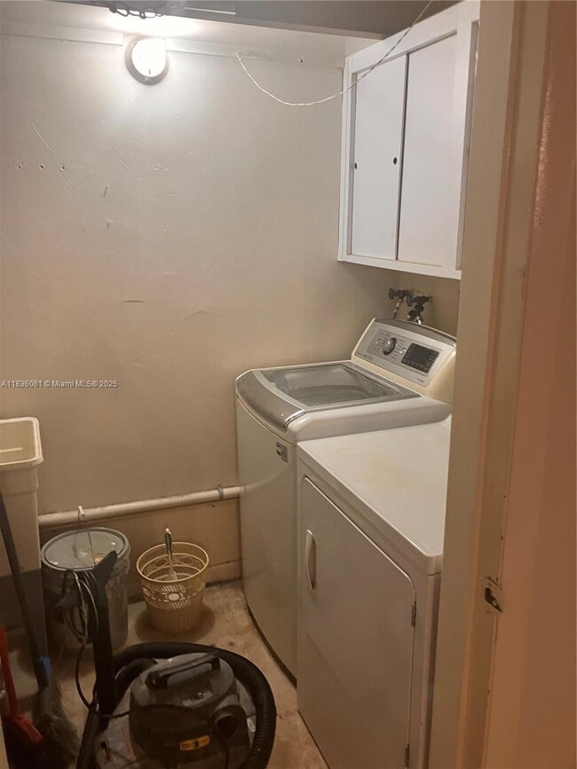 Building Photo - 10901 SW 78th Ave