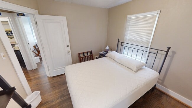 Building Photo - 811 Rose Ave