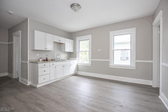 Building Photo - 15517 Kipling Ave