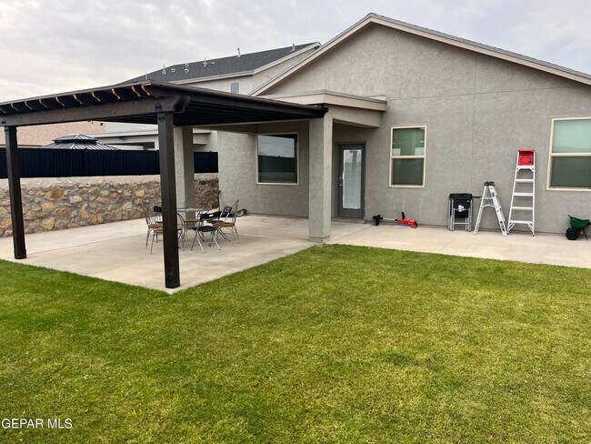 Building Photo - 3929 Desert Bluff Dr