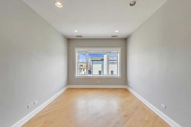 Building Photo - 1910 N Washtenaw Ave