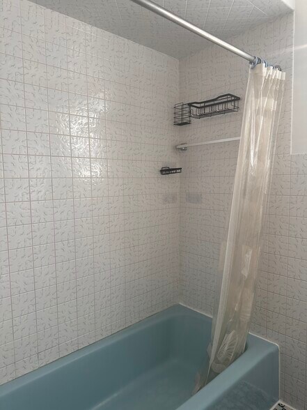 Main Floor - Full Bathroom (Shower) - 3935 N Odell Ave