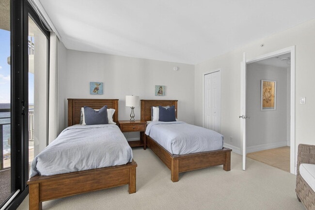 Building Photo - 3000 N Ocean Dr