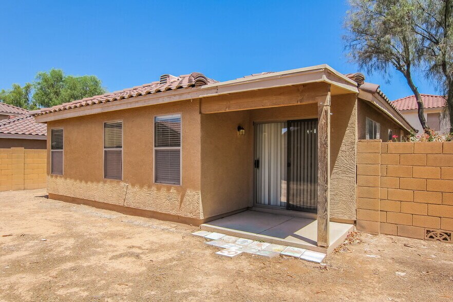Building Photo - 2299 E Peach Tree Dr