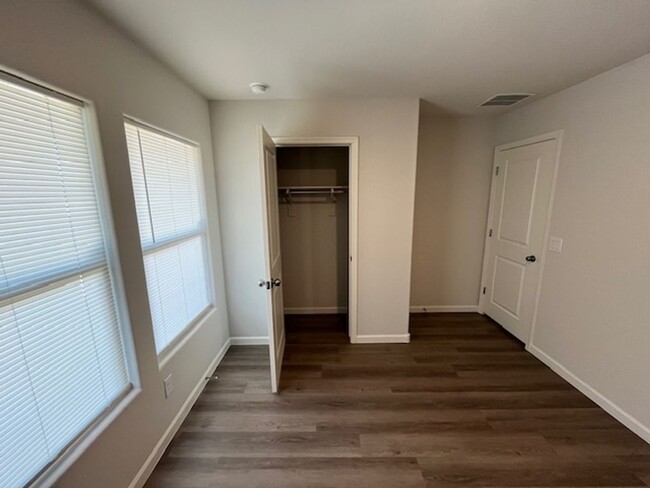 Building Photo - Newer Build 4 Bed/2 Bath In Arizona City