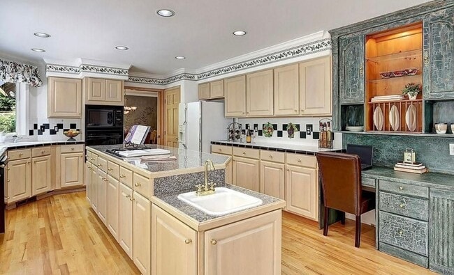 Building Photo - 4 Bedroom 3 Bath Spacious Home in Bellevue