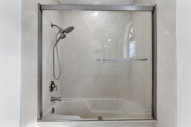 Building Photo - 150 Lucina Dr