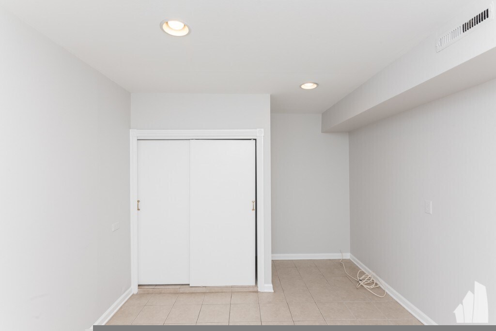 Building Photo - 1944 N Bissell St