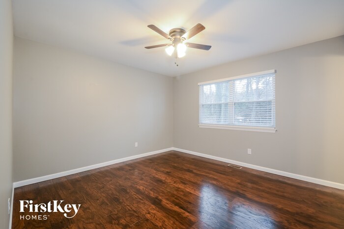 Building Photo - 22 Oak Forest Dr