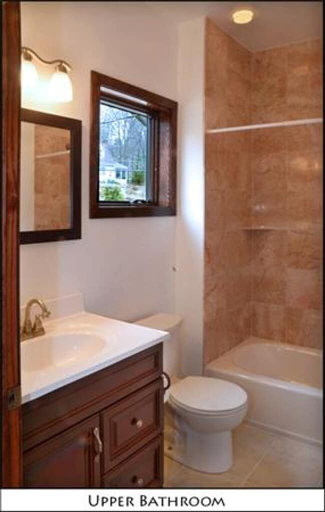 Building Photo - Year-Round Riverfront Home in Gloucester (Pet-Friendly)