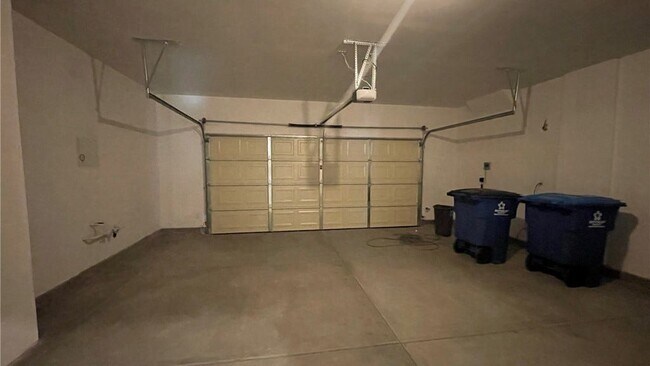 Building Photo - 6124 Castle Gardens Ave