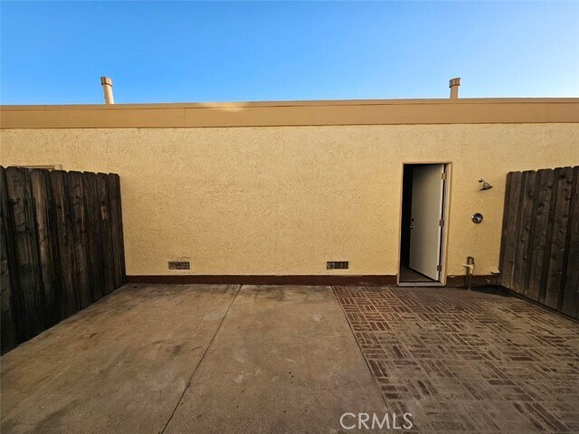 Building Photo - 16625 Gridley Rd