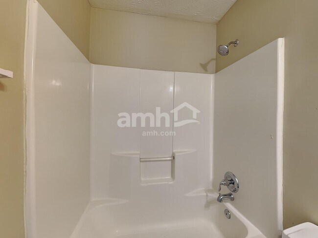 Building Photo - 1728 Silverchase Dr SW